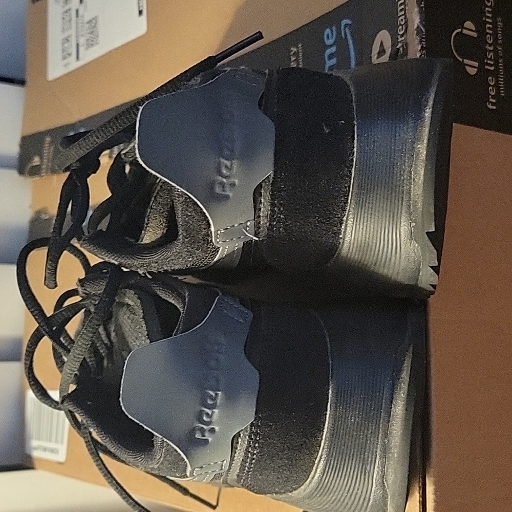 Running 🏃🏽♂️ shoes - Picture 3 of 5